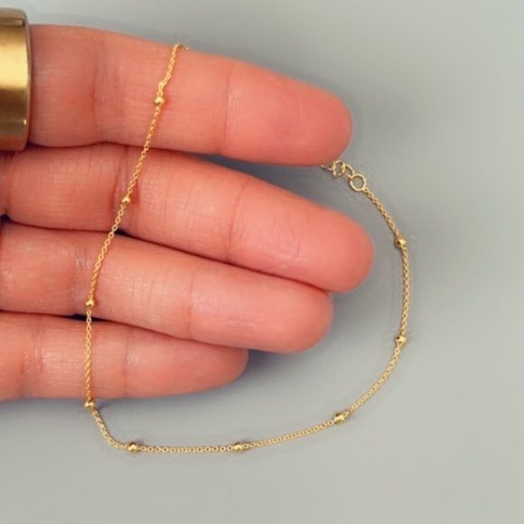 14k Gold Modern Ball Anklet - Picture 8 of 8